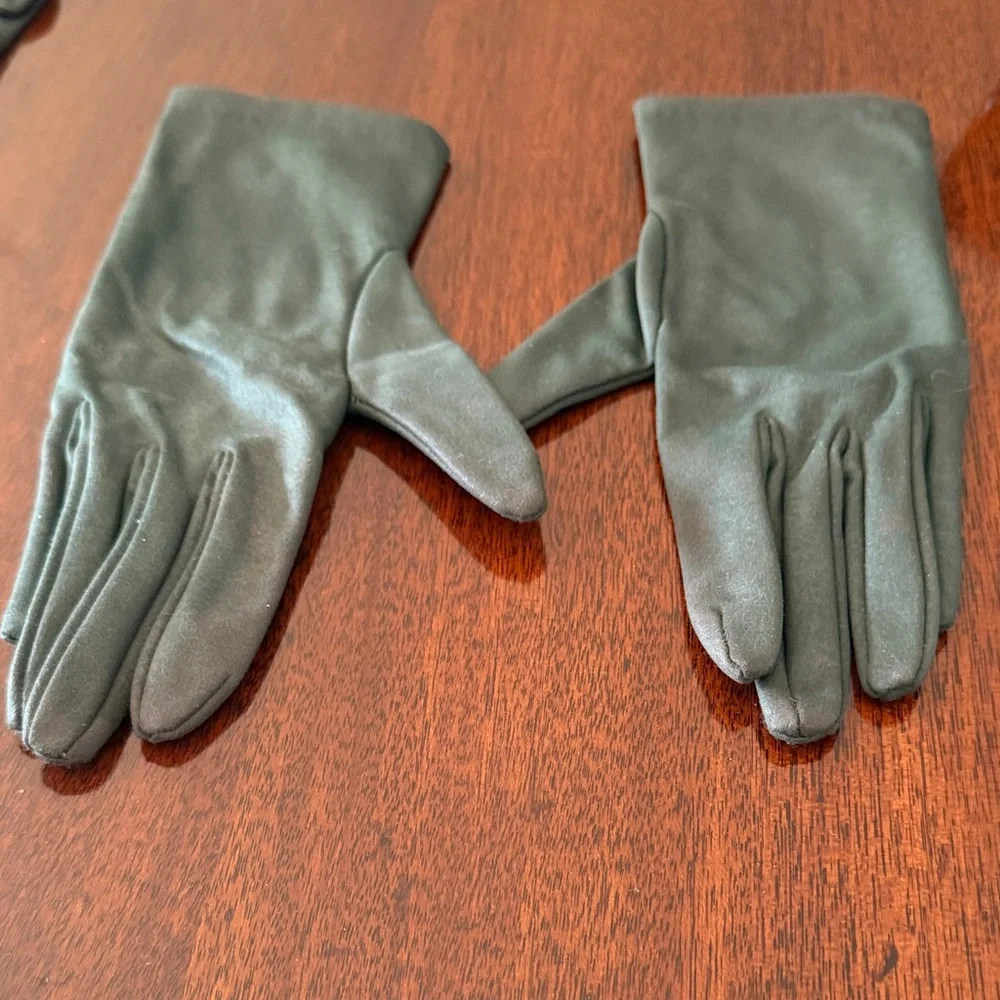 Elegant Dark Green Gloves